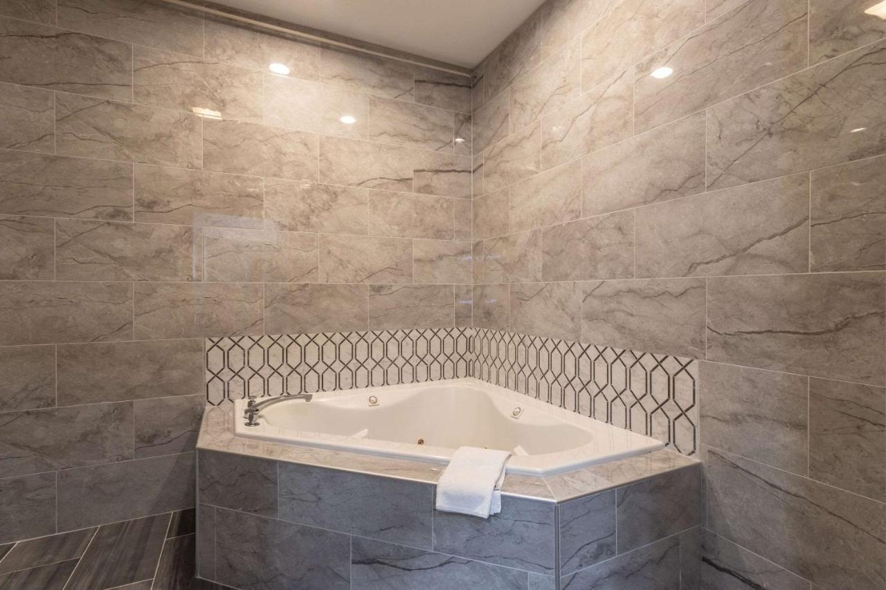 Quality Inn & Suites Pearl-Jackson Eksteriør bilde